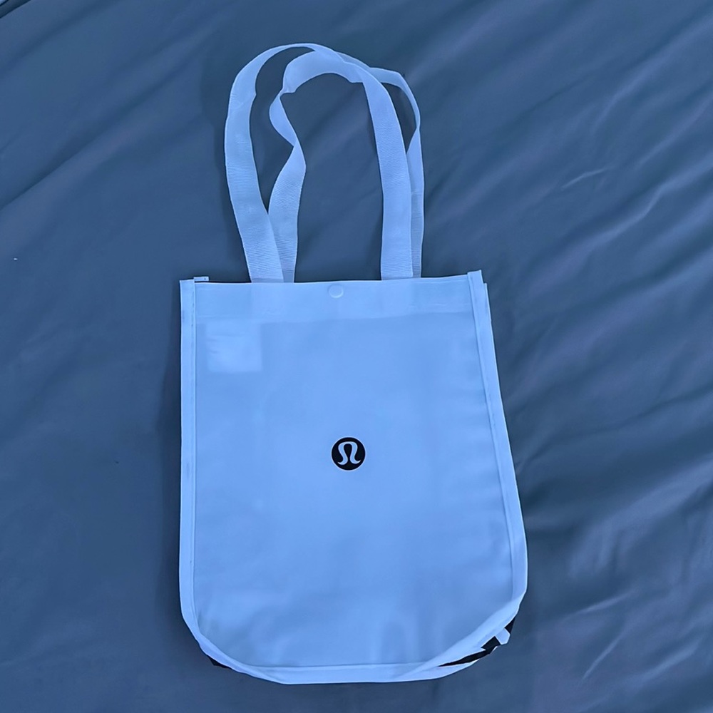 🤍white lulu bag🤍 - brand new - button work!